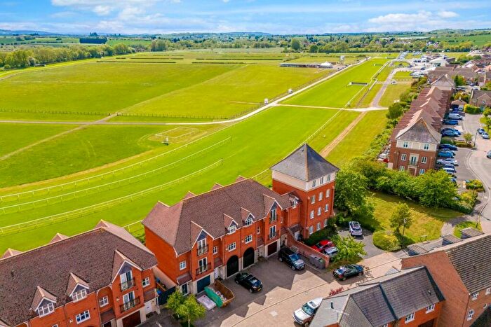 3 Bedroom Town House For Sale In Lingfield Crescent, Stratford-upon-Avon, CV37