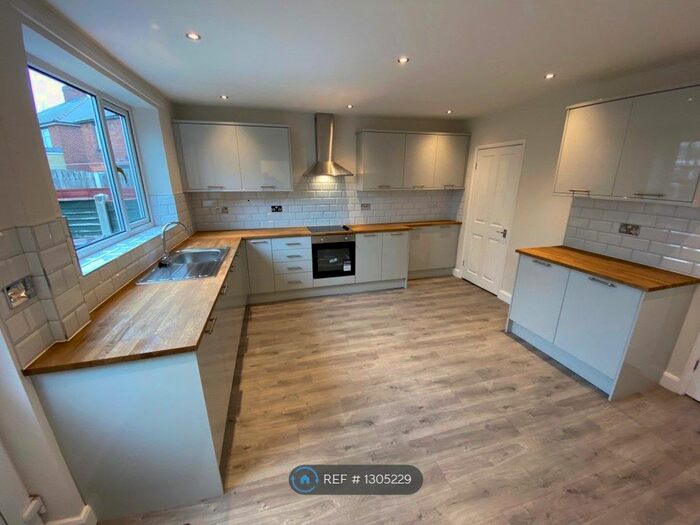 3 Bedroom Semi-Detached House To Rent In Park Avenue, Royston, Barnsley S71