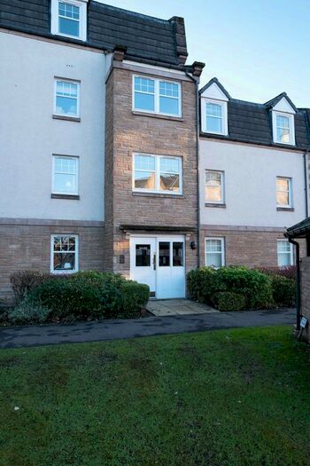 2 Bedroom Flat To Rent In Rosslyn Court, Perth PH2