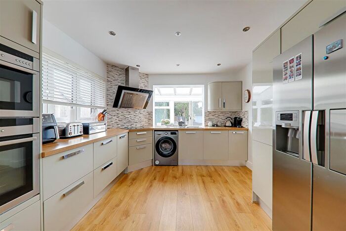 5 Bedroom Detached House For Sale In Hillside Avenue, Broadwater, Worthing, BN14