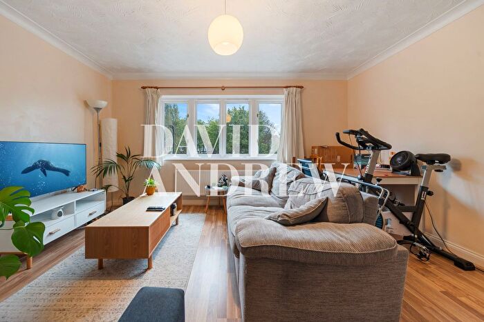 2 Bedroom Flat To Rent In Castleview Close, London, N4