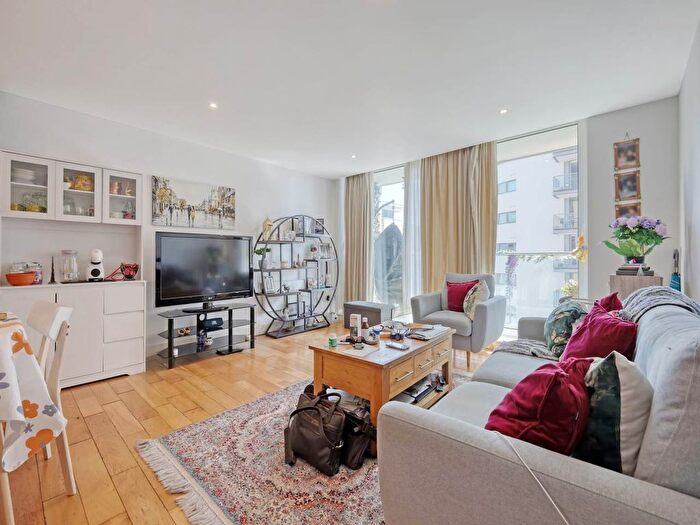 2 Bedroom Flat For Sale In Basin Approach, London, E16