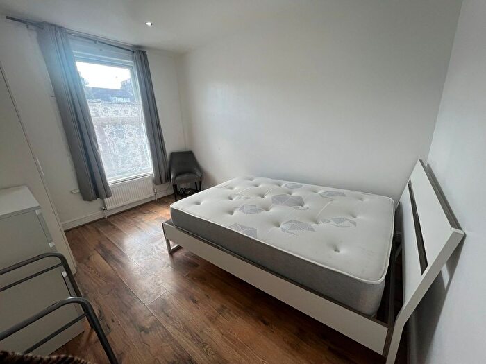 3 Bedroom Flat To Rent In Arthur Road, London, N7