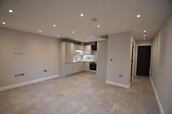 1 Bedroom Flat To Rent In Oak End Way, Gerrards Cross, Buckinghamshire, SL9