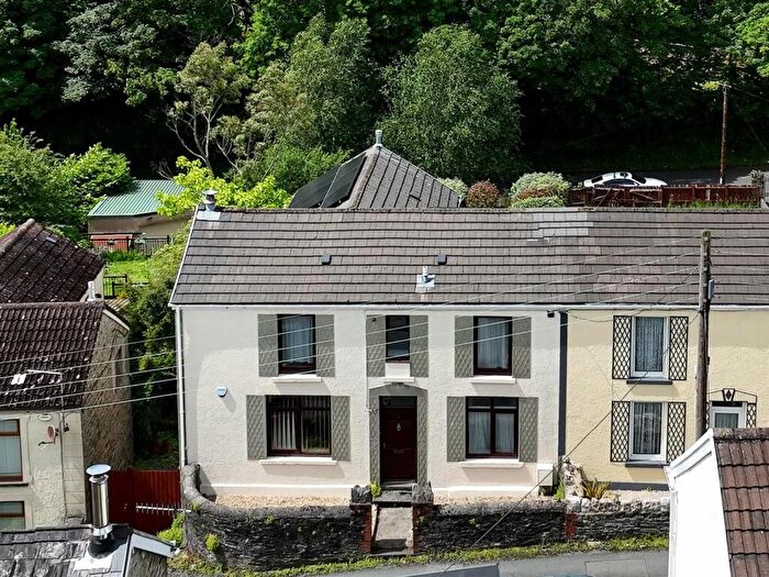 4 Bedroom Semi-Detached House For Sale In Martin Street, Clydach, Swansea, SA6