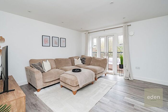 2 Bedroom Flat For Sale In Carmelite Road, Priory Court, ME20