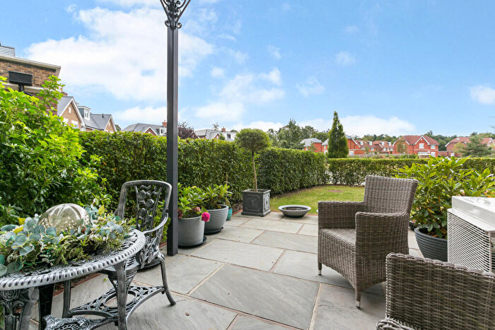 2 Bedroom Flat For Sale In Kingswood, Ascot, SL5