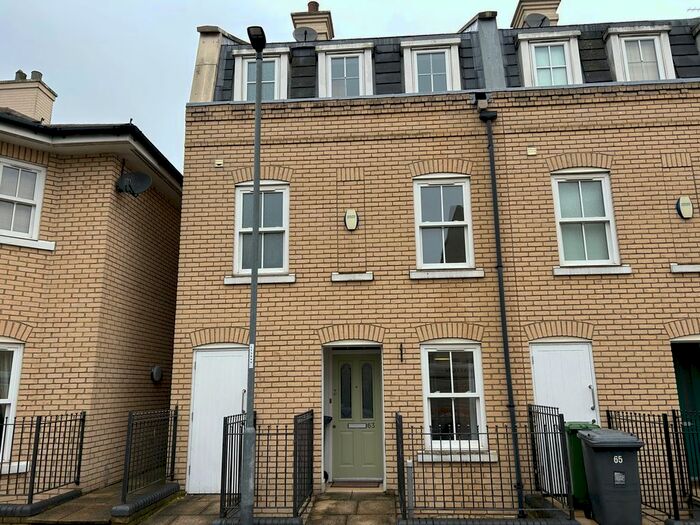 3 Bedroom Town House To Rent In St. Matthews Gardens, Cambridge, CB1