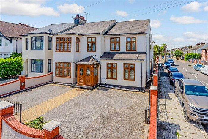 5 Bedroom Semi Detached House For Sale In Sun Lane, Gravesend, Kent, DA12