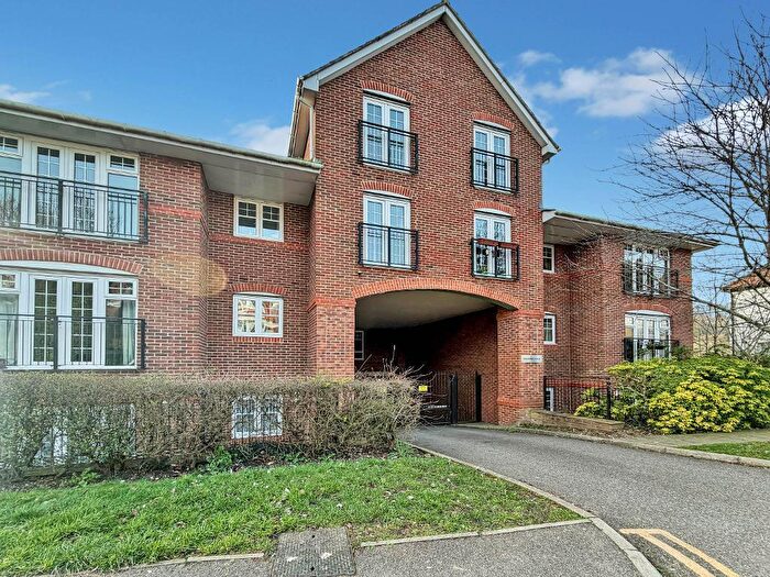 2 Bedroom Flat For Sale In Croydon Road, Caterham, CR3