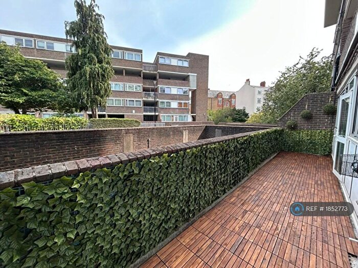 2 Bedroom Flat To Rent In The Triangle, London, EC1V