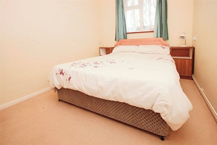 2 Bedroom Bungalow For Sale In Pine Close, Wickford, Essex, SS12