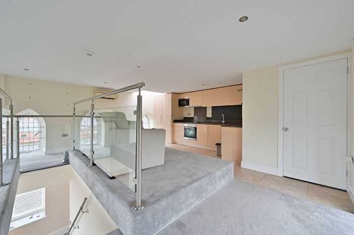 2 Bedroom Flat To Rent In Royal Connaught, Bushey, WD23