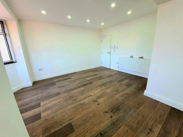 Studio To Rent In Watery Lane, Northolt UB5