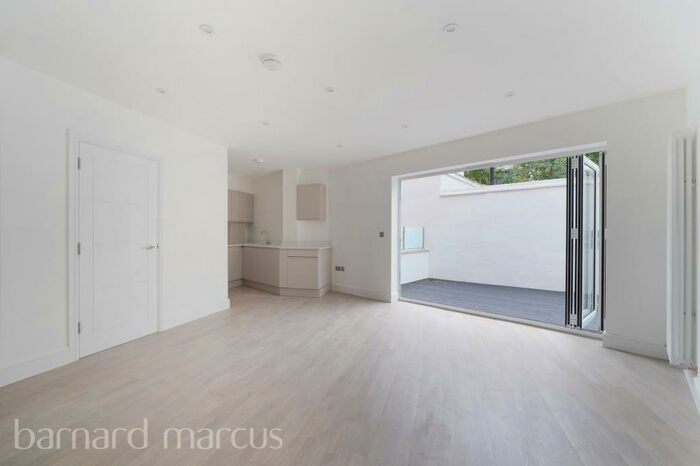 2 Bedroom Apartment To Rent In Station Approach, Tadworth, KT20