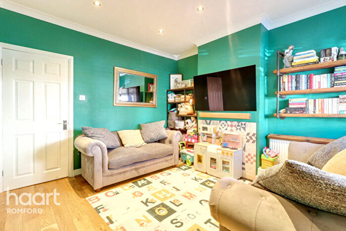 3 Bedroom Terraced House For Sale In Grosvenor Road, Romford, RM7