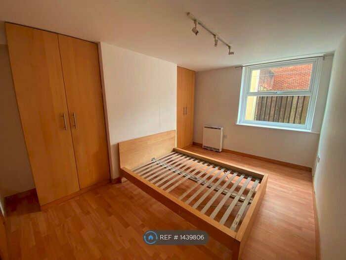 2 Bedroom Flat To Rent In City Road, Bristol, BS2