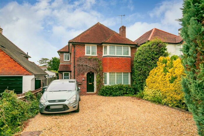 5 Bedroom Detached House For Sale In Carroll Avenue, Merrow, GU1