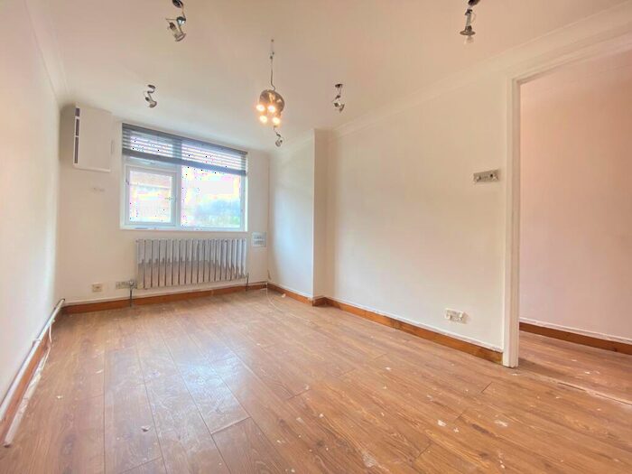 3 Bedroom Flat To Rent In Campbell Road, London, E3