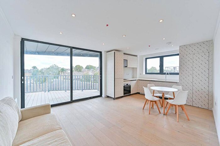 2 Bedroom Flat To Rent In Lewisham High Street, Lewisham, London, SE13