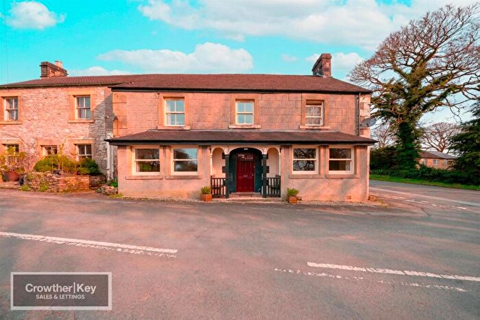 2 Bedroom Flat To Rent In Dale View, Taddington, Buxton, SK17