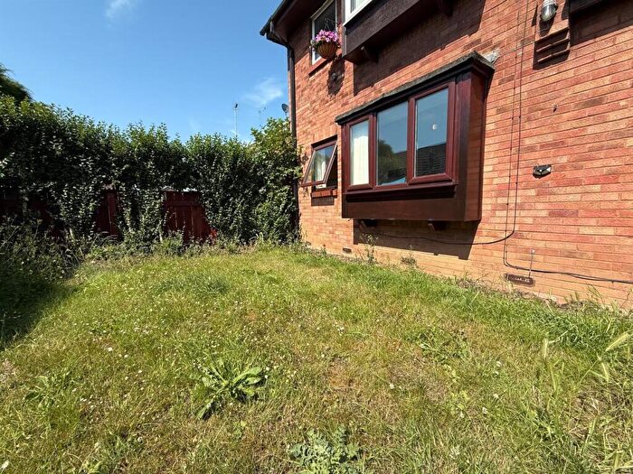 Apartment To Rent In Greenfield Garth, Hull, HU6