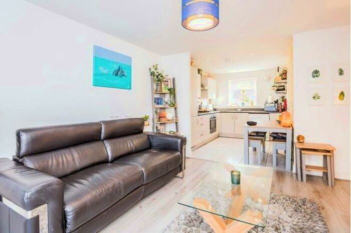 2 Bedroom Semi-Detached House To Rent In James Leach V C Road, Manchester, M40