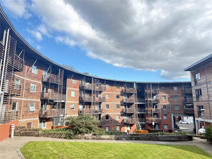 2 Bedroom Apartment For Sale In North Crescent, North Street, Leeds, LS2
