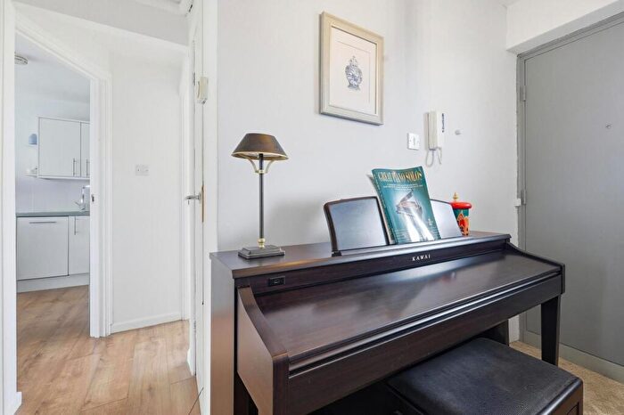 2 Bedroom Flat For Sale In Anderson Road, Hackney, E9 - Photo 6