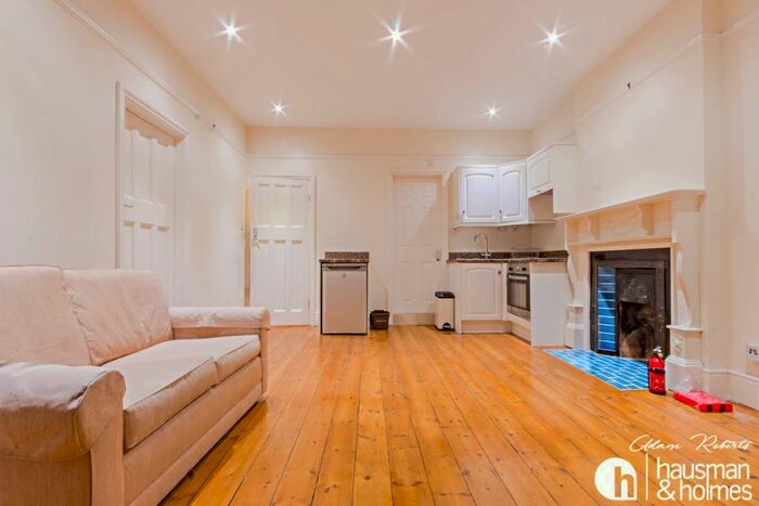 1 Bedroom Flat To Rent In Woodstock Avenue, Golders Green, NW11