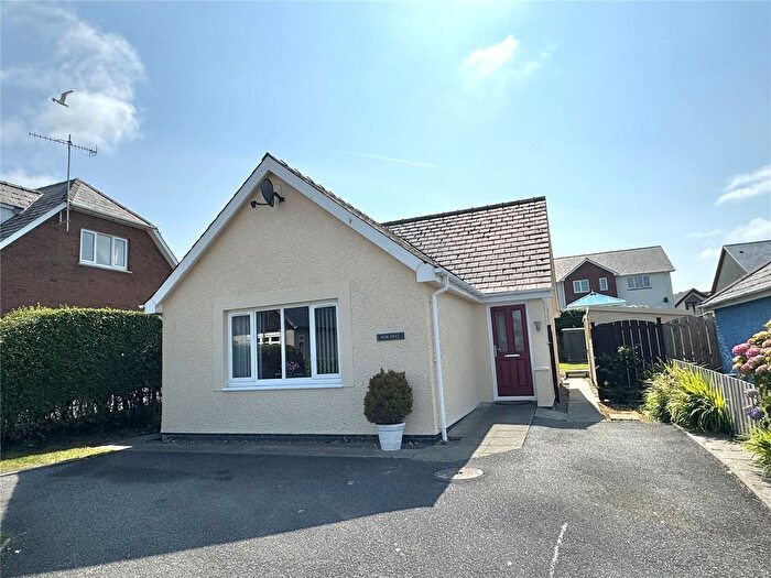 2 Bedroom Bungalow For Sale In Cliff Drive, Borth, Ceredigion, SY24