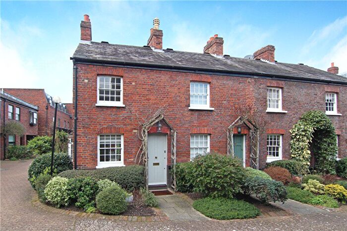 2 Bedroom End Of Terrace House To Rent In Haygarth Place, SW19