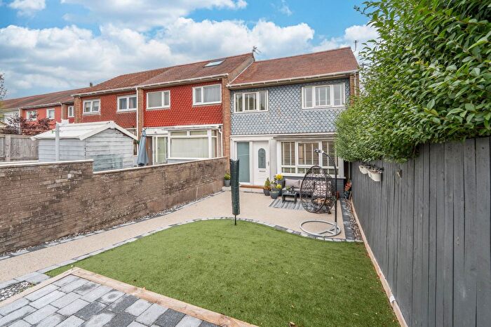 2 Bedroom End Of Terrace House For Sale In Greenloanings, Kirkcaldy, KY2