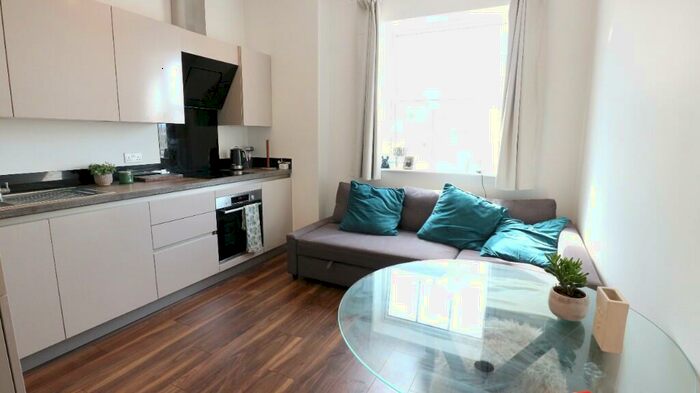 1 Bedroom Flat To Rent In Vantage House, Little Victoria Street, Basingstoke, Hampshire, RG21
