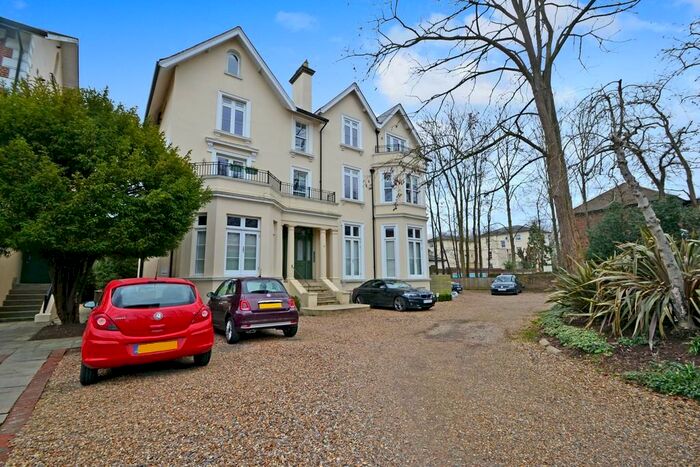 2 Bedroom Apartment To Rent In Oak Hill, KT6