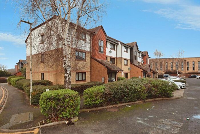 1 Bedroom Flat For Sale In Waterside Close, Barking, IG11