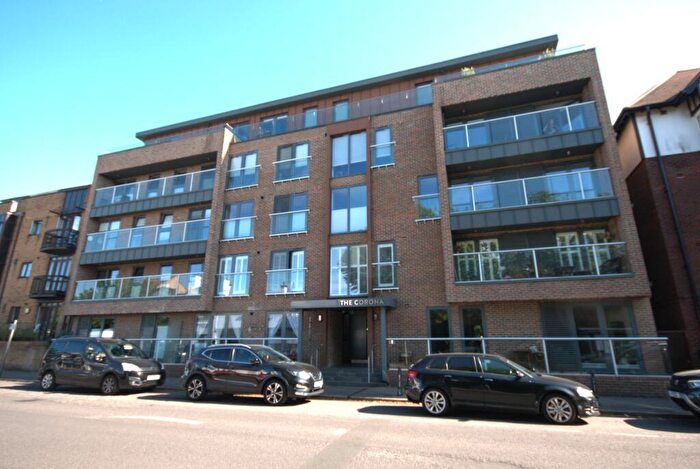 3 Bedroom Apartment To Rent In The Corona, Leigh Road, Leigh-On-Sea, SS9