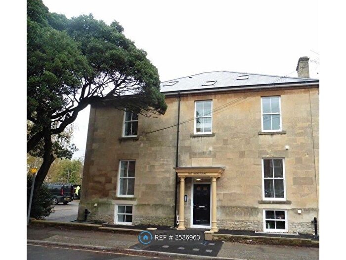 2 Bedroom Flat To Rent In The Hawthorns, Chippenham, SN15