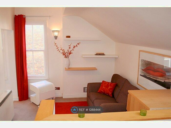 Studio To Rent In Burton Road, Manchester M20