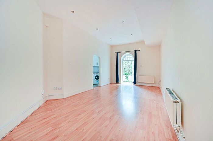 2 Bedroom Flat To Rent In West Park Road, Southall, UB2