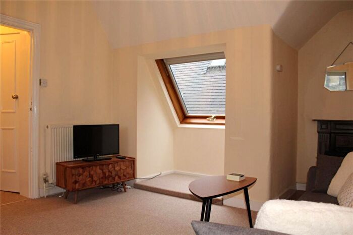 1 Bedroom Apartment To Rent In Sanderstead Road, South Croydon, Surrey, CR2