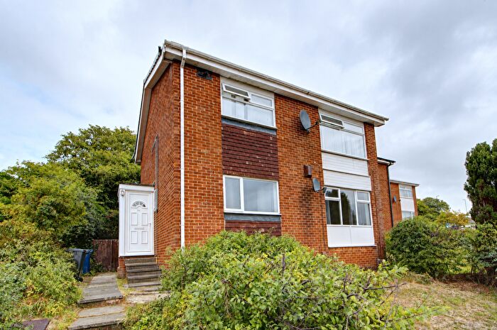 2 Bedroom Flat For Sale In Combe Drive, Lemington, Newcastle Upon Tyne, NE15