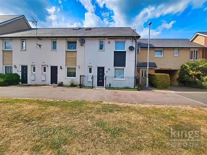 4 Bedroom Semi-Detached House For Sale In Parish Way, Harlow, CM20