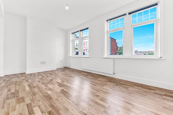 3 Bedroom Flat To Rent In Arthur Road, London, SW19