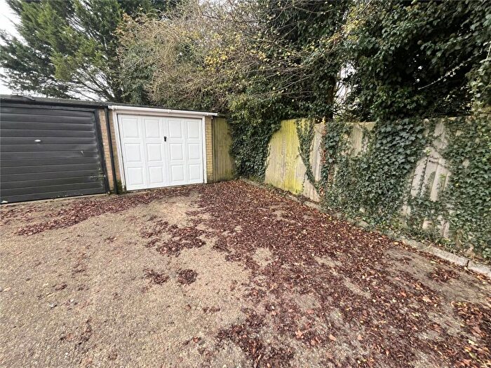 3 Bedroom End Of Terrace House For Sale In Fensome Drive, Houghton Regis, Dunstable, Bedfordshire, LU5