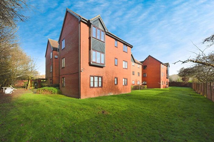 2 Bedroom Flat For Sale In Tempsford, Welwyn Garden City, AL7