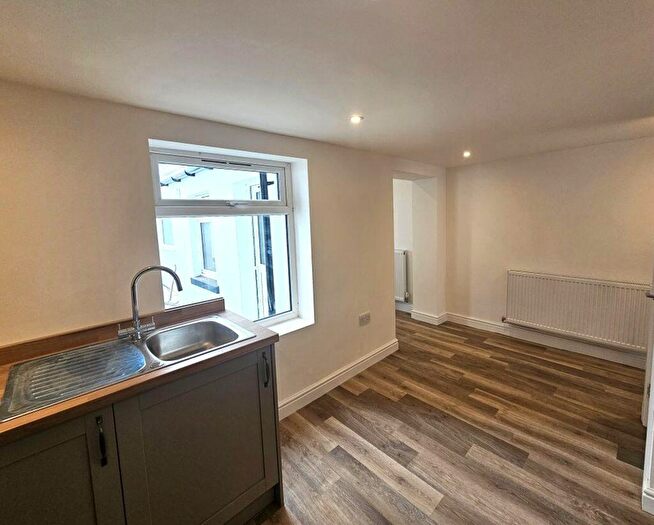2 Bedroom Cottage To Rent In Water Street Deal, CT14