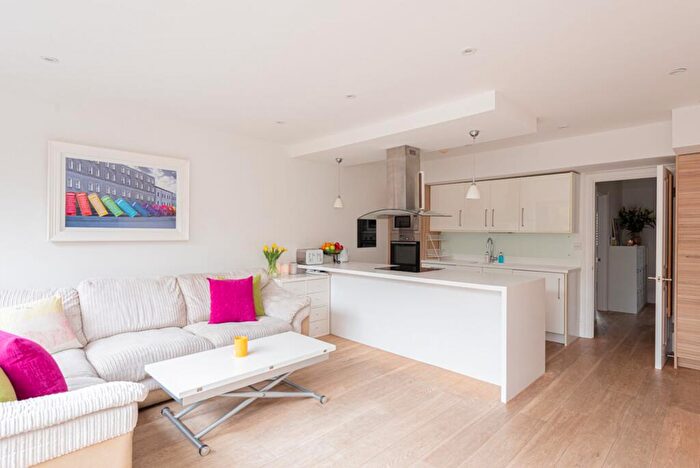 3 Bedroom Terraced House For Sale In Candle Mews East Molesey, KT8