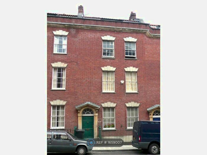 2 Bedroom Flat To Rent In Portland Place, Bristol, BS2