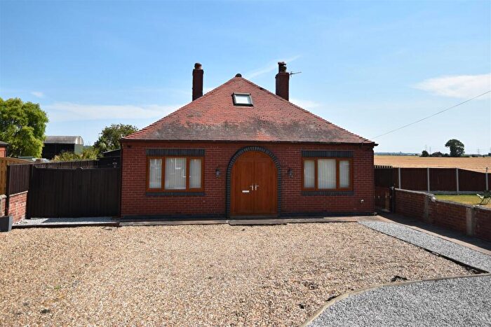 2 Bedroom Detached Bungalow For Sale In Eastoft Road, Luddington, Scunthorpe, DN17